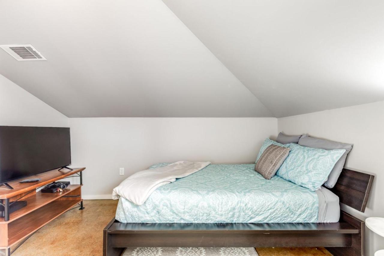 Walk Score 90!!-Historic Downtown District-2 Blocks To Famous Forsyth Park- Huge Private Patio-Private Parking Savannah Eksteriør bilde