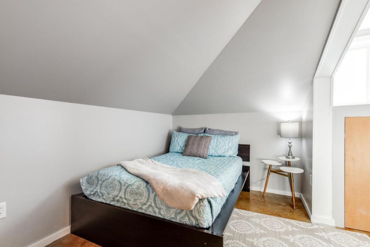Walk Score 90!!-Historic Downtown District-2 Blocks To Famous Forsyth Park- Huge Private Patio-Private Parking Savannah Eksteriør bilde